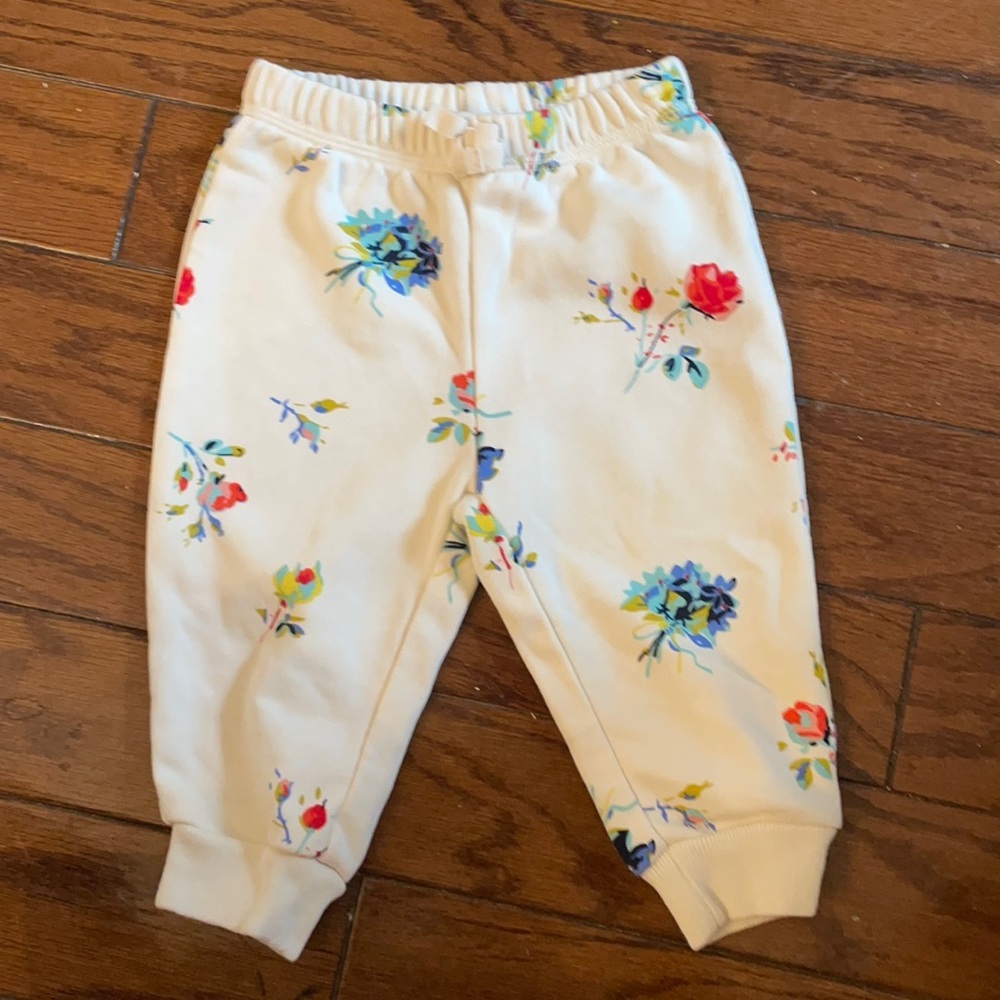 Baby Gap flowered sweatpants - 6-12m